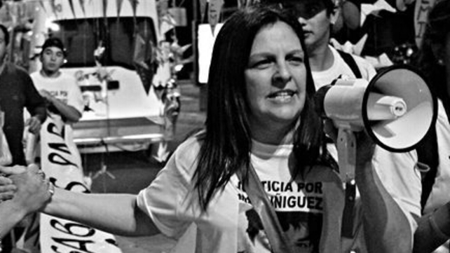 María Alejandra en una de las tantas marchas en Tribunales donde reclamó el esclarecimiento del caso.
