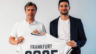 Colón se frota las manos por el pase de Alario a Eintracht Frankfurt