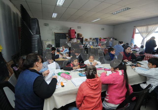 Más de dos meses. Lleva la comunidad educativa trabajando en un espacio reducido / Foto: José Busiemi - Uno Santa Fe