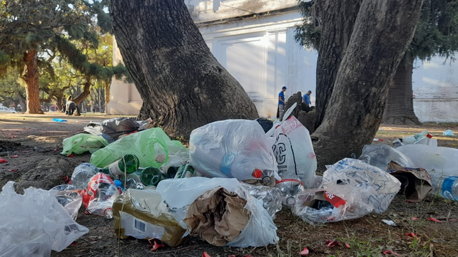 La zona más afectada por los hinchas de Córdoba fue la aledaña al Cementerio El Salvador.