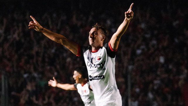 Colón recibe esté sábado desde las 20.30 a Ferro.