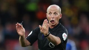 Escándalo en Inglaterra por las confesiones de un árbitro que dirigió más de 250 partidos en la Premier