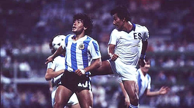 Diego contra El Salvador, lo marcaron demasiado.