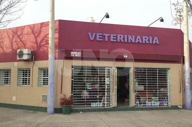 El comercio asaltado en barrio Candioti.