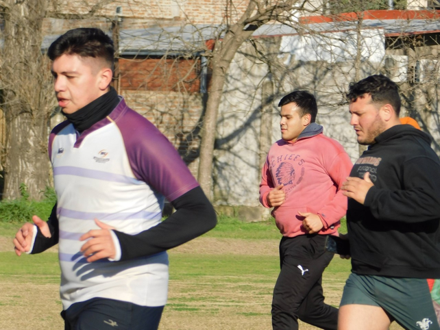 El plantel superior de Universitario volvió a los entrenamientos en barrio Las Delicias.