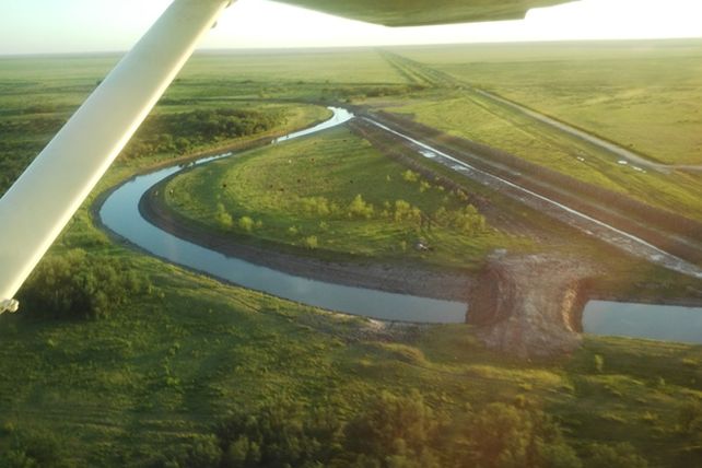Pese al compromiso, Santiago no libera el agua del río Salado