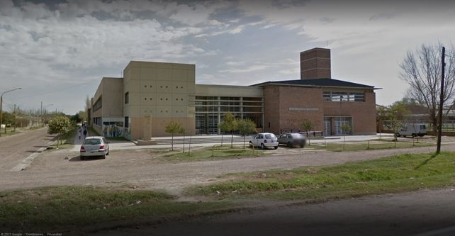 Cabaña Leiva: estudiantes secundarios ponen manos a la obra para embellecer su escuela