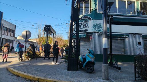 Hallaron muerto en su casa al dueño del bar Pago del Sur y demoraron a su hijo