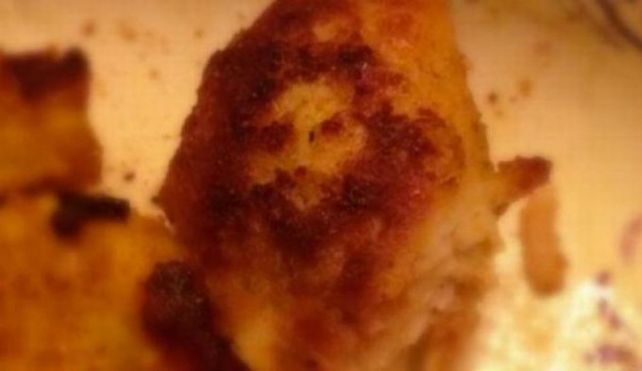 Conmoción y polémica por un presunto rostro en una pechuga de pollo