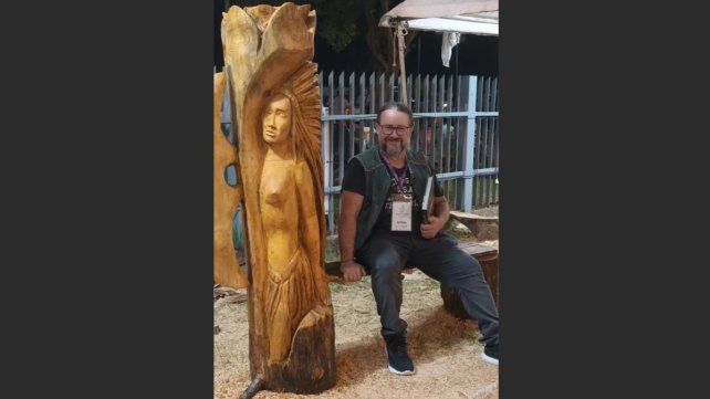 Rafael Varisco fue premiado por su escultura inspirada en la leyenda de la flor del irupé