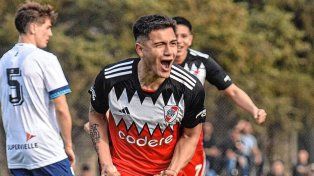 Elián Giménez, volante central de la Reserva de River podría sumarse a Unión.