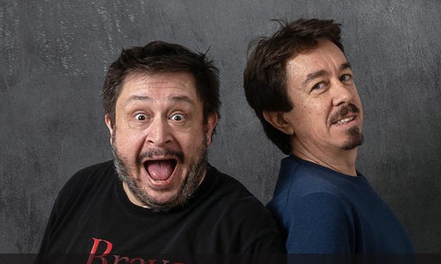 Hernán Casciari, impulsor de Orsai Audiovisuales, y el autor Roberto Mairal.