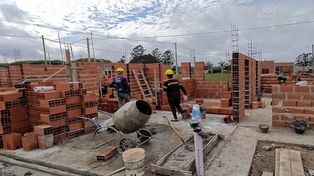 Firmaron convenios para construir viviendas en localidades del departamento Uruguay.&nbsp;