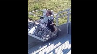 Leonardo subiendo en el salva escaleras.&nbsp;