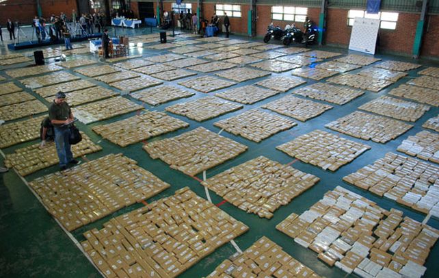 La droga se encontraba en el interior de un camión que circulaba por la zona y era transportada oculta en cajas de repuestos de auto