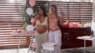 Julieta Poggio rompió en llanto tras ser elegida como la madrina de Aime, una de las mellizas de Daniela Celis