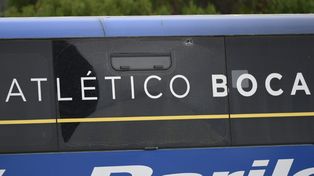 Atacaron a piedrazos al colectivo de Boca a metros del Gigante de Arroyito