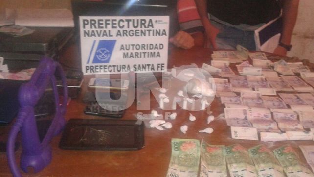 Bº Sargento Cabral: detuvieron a una pareja y le secuestraron cocaína, un arma y dinero en efectivo
