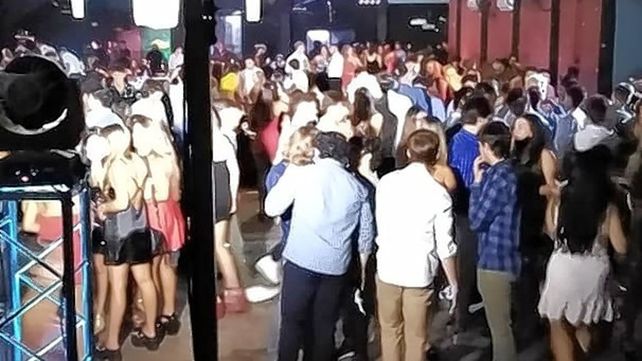 Paraná: clausuraron un salón por recepción con 600 personas