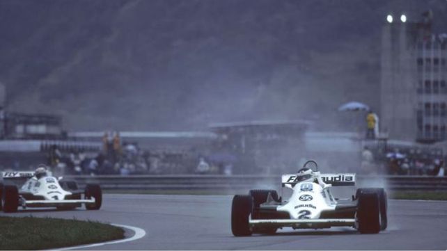 Reutemann siempre delante de Jones bajo la lluvia de Brasil. Dijo que si quería le hubiera sacado más ventaja.