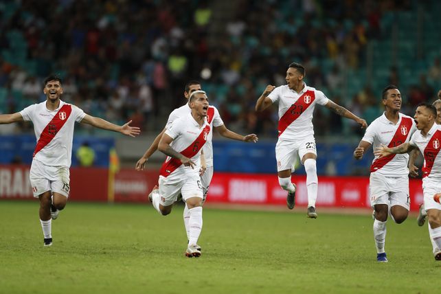El festejo de los peruano tras el quinto penal.&nbsp;