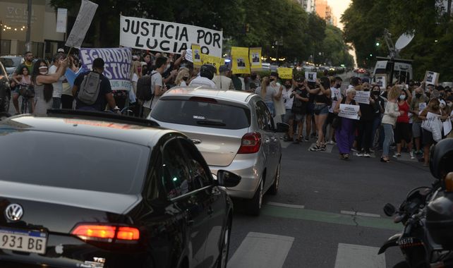 Concentración en Pellegrini y Corrientes. Una de las movilizaciones en reclamo de seguridad
