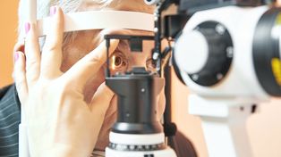 Un estudio francés detectó anomalías oculares en algunos casos graves de coronavirus