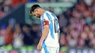 Messi se fue caliente del partido ante Paraguay por el juez.
