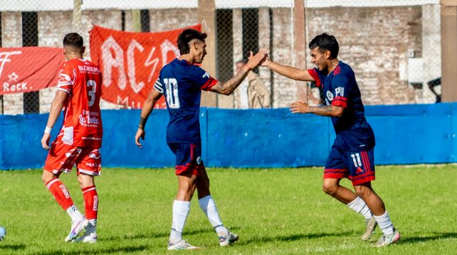 Leones FC. Juan Vieyra felicita a Cristian Bonesso