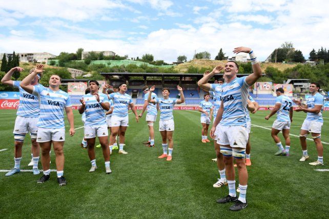 Los Pumitas festejan su triunfo ante Estados Unidos. Argentina fue muy superior al conjunto norteamericano.