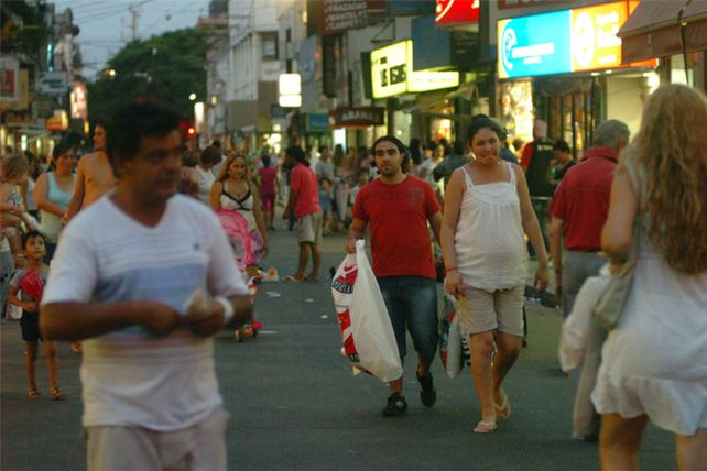 Comenzó a implementarse la peatonalización de Salta y Mendoza