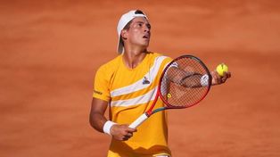 El bonaerense Sebastián Báez va por el primer punto de la serie de la Copa Davis ante el checo Jiri Lehecka.