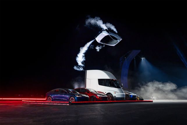 Tesla lanzó el Roadster con una sorprendente maniobra de vuelo.