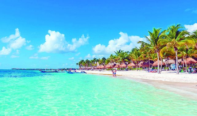 Cancún es un destino que llama la atención por sus playas naturales y la historia que se esconde en su interior.