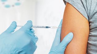 La OMS cambia la estrategia contra el Covid: recomienda no dar más vacunas de refuerzo a la población general