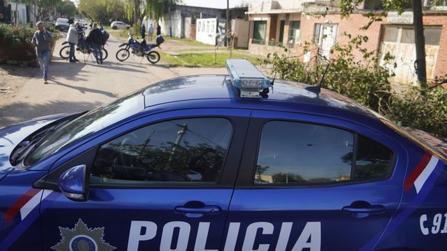 La policía trabaja en Cavia y Ghiraldo. El tiroteo sucedió frente a la chatarrería.&nbsp;