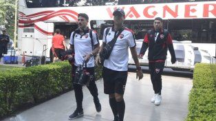 Newells en Santiago. Cóccaro, Hoyos y Salomón, en la concentración rojinegra en suelo santiagueño.