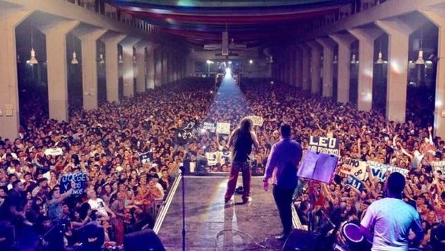 Un hombre perdió la vida durante una avalancha en un show de la Mona Jiménez.&nbsp;