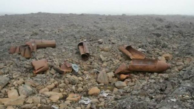 Vestigios. Equipo militar y meteorológico que fue usado en la base.