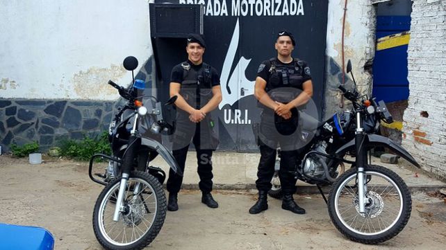 Se asfixió con una medialuna y dos suboficiales le salvaron la vida