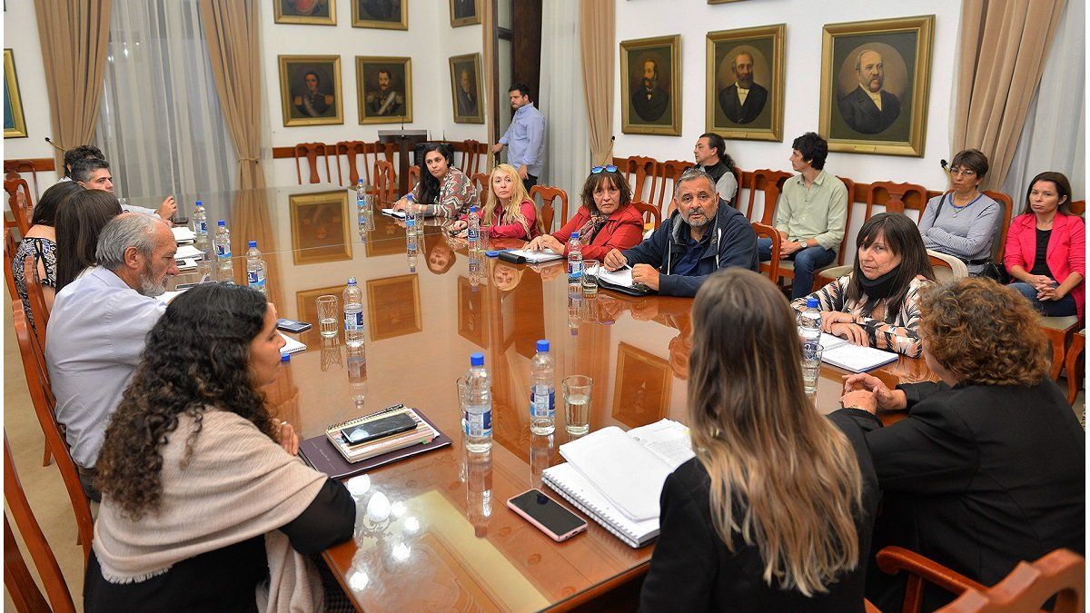 Gobierno y gremios estatales acordaron los pases a servicio