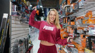 Carolina abrió su propia ferretería hace ochos años. Al principio fue difícil para ella llevar adelante el local, pero se formó para poder capitanear la ferretería Puerto Nuevo.