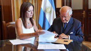 Sandra Pettovello cerca del cuestionado médico Abel Albino, titular de Conin, autor de frases homofóbicas y afirmaciones sin base científica como el sida atraviesa la porcelana&nbsp;