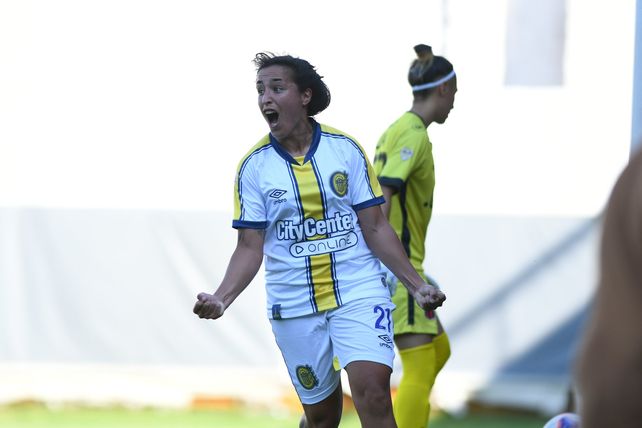 Goleadora. Lonigro marcó tres tantos en la goleada canalla en Buenos Aires.
