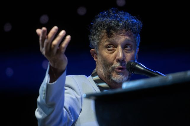 Fito Páez inició su gira internacional con un  aquelarre rockero