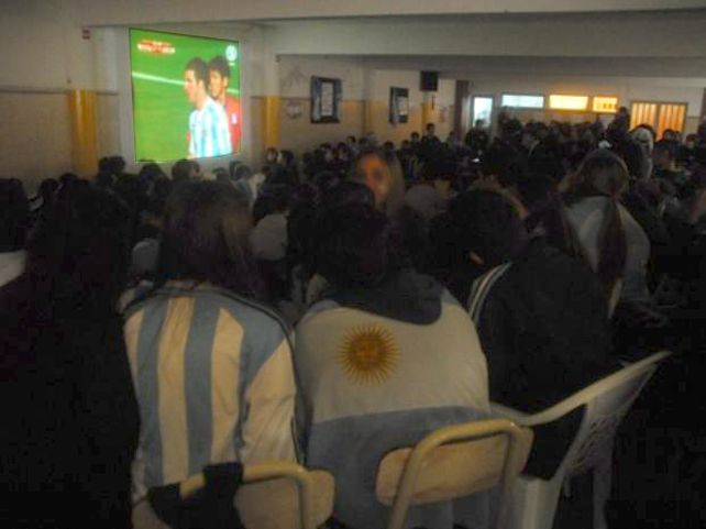 Los partidos del Mundial de Brasil se verían en las escuelas santafesinas