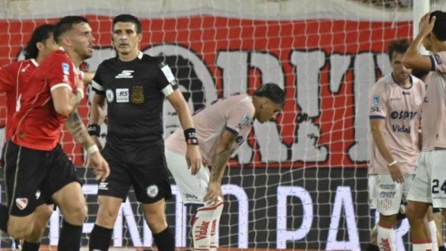 Unión, con una gran sensación de despojo por el arbitraje de Andrés Merlos