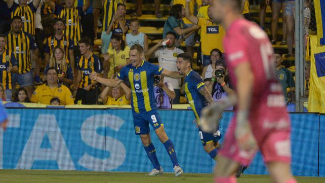 El goleador está de regreso: Central derrotó a Arsenal con un hat-trick de Marco Ruben
