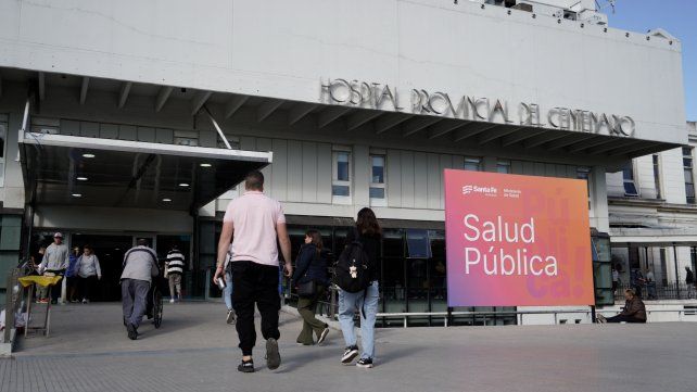 Una legisladora libertaria propuso que algunos extranjeros paguen en efectores públicos.