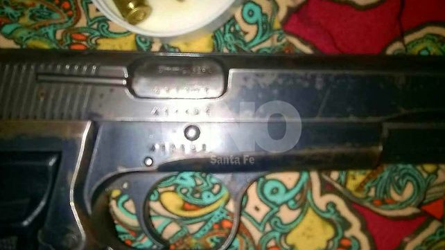 Le robó el arma reglamentaria a un policía y lo encontraron baleado en el Cullen